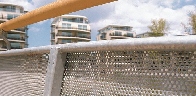 Blachy perforowane z RMIG na zamówienie RMIG użyte na balustrady