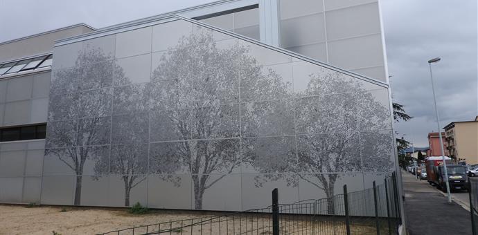 Perforerede plader designet til at illustrere træer