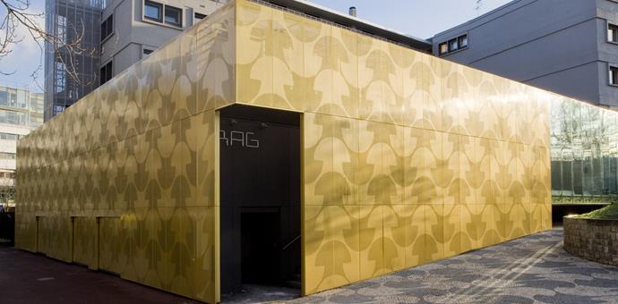 Perforerede plader til facade, Maison du Portugal set udefra