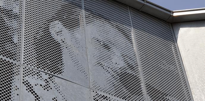 Perforerte plater på fasade, Skansevejen skole